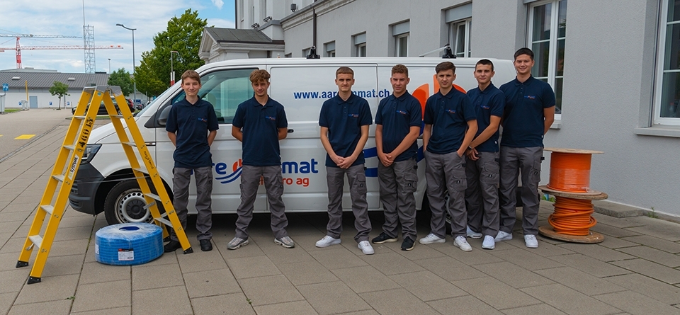 We welcome 7 new apprentices at the start of their training